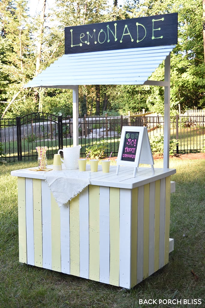 Sawdust Saturday: Lemonade Stand - Back Porch Bliss